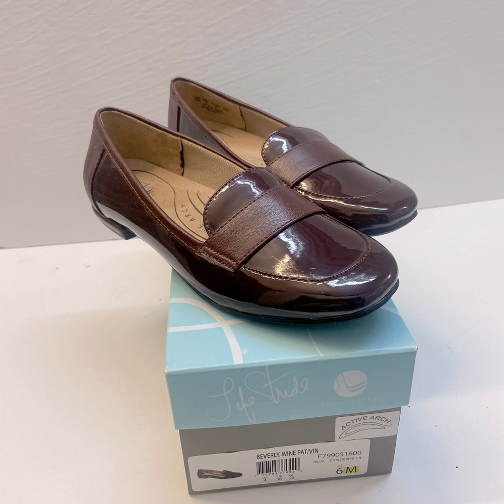Lifestride burgundy maroon  loafers new in box size 6